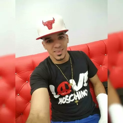 Chico de 31 busca chica para hacer pareja en República Dominicana