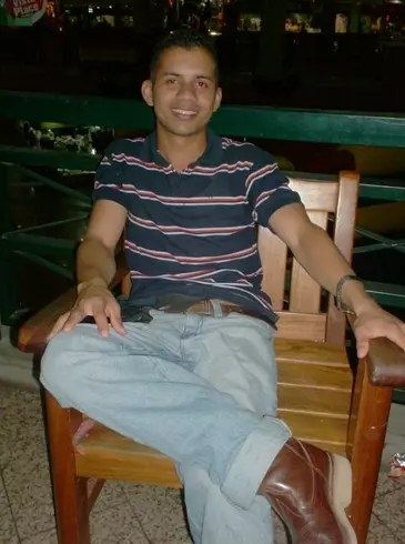 Hombre de 38 busca mujer para hacer pareja en Caracas, Venezuela
