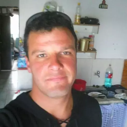 Hombre de 40 busca mujer para hacer pareja en Barros Blancos, Uruguay