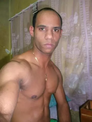 Chico de 35 busca chica para hacer pareja en La Habana, Cuba