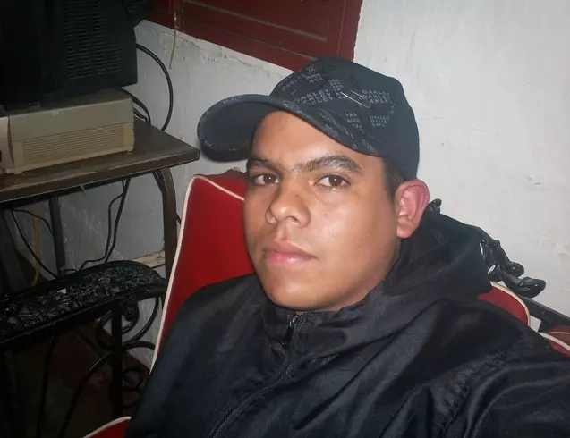 Chico de 33 busca chica para hacer pareja en Caracas, Venezuela