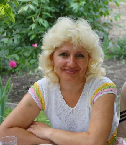 Mujer de 62 busca hombre para hacer pareja en Ucrania