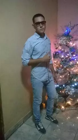 Chico de 27 busca chica para hacer pareja en Caracas, Venezuela