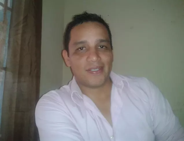 Hombre de 45 busca mujer para hacer pareja en Carrasquilla, Panamá