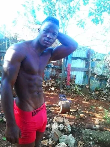 Chico de 27 busca chica para hacer pareja en Santo Domingo, República Dominicana