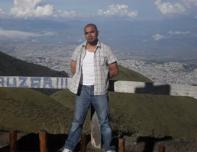 Hombre de 43 busca mujer para hacer pareja en Cuenca, Ecuador