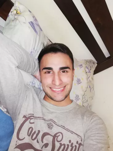 Chico de 26 busca chica para hacer pareja en Argentina