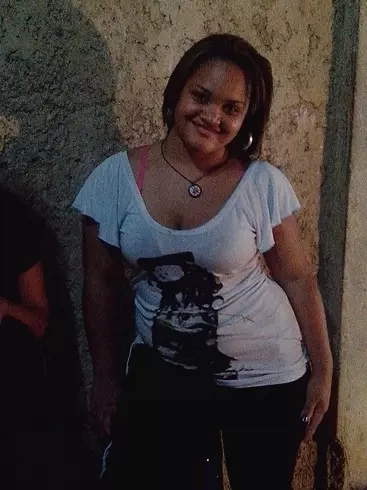 Chica de 35 busca chico para hacer pareja en Caracas, Venezuela