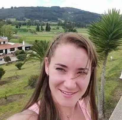 Mujer de 39 busca hombre para hacer pareja en BOGOTA, Colombia