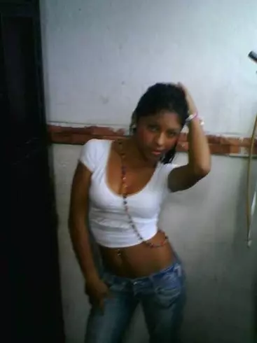 Chica de 29 busca chico para hacer pareja en Caracas, Venezuela