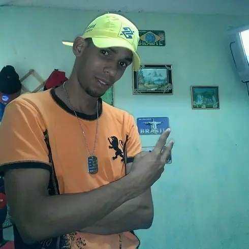 Chico de 31 busca chica para hacer pareja en La Habana, Cuba