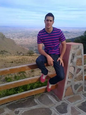 Chico de 31 busca chica para hacer pareja en Melilla, España