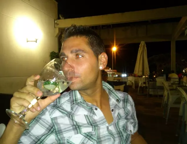 Hombre de 40 busca mujer para hacer pareja en Chiclana, España