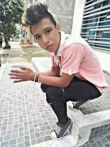 Chico de 21 busca chica para hacer pareja en Neia, Colombia