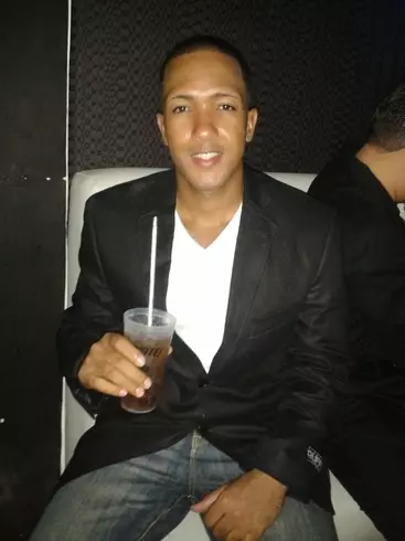 Chico de 34 busca chica para hacer pareja en Caracas, Venezuela