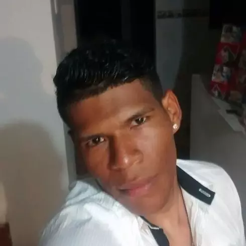 Chico de 34 busca chica para hacer pareja en Cali Colombia, Colombia