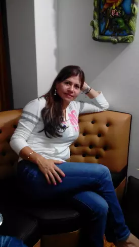 Mujer de 50 busca hombre para hacer pareja en Medellin, Colombia