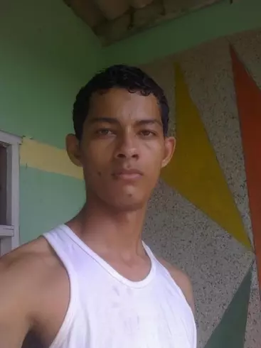 Chico de 26 busca chica para hacer pareja en Caracas, Venezuela