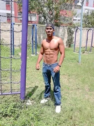 Chico de 28 busca chica para hacer pareja en Caracas, Venezuela