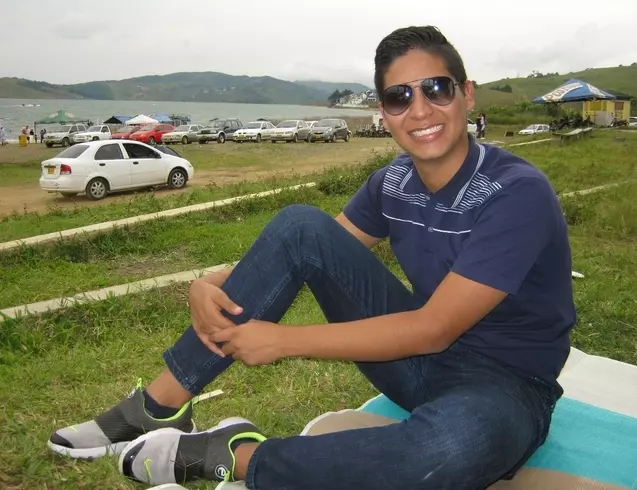 Chico de 24 busca chica para hacer pareja en Colombia