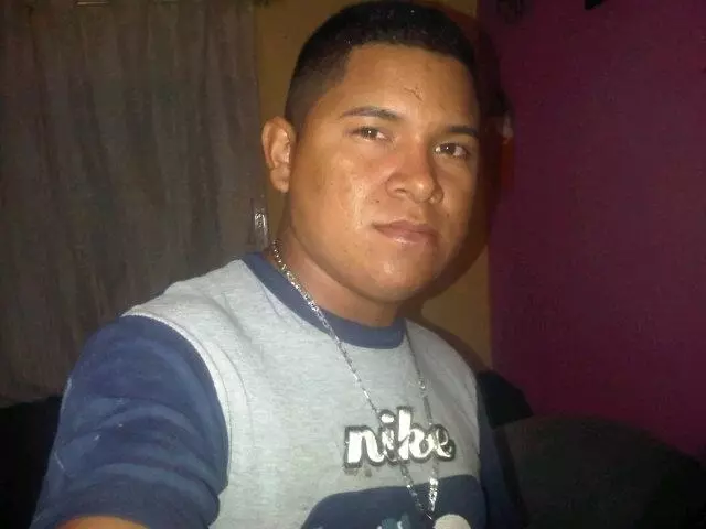 Chico de 28 busca chica para hacer pareja en Caracas, Venezuela