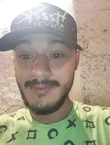 Chico de 29 busca chica para hacer pareja en Caracas, Venezuela