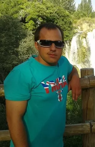 Hombre de 37 busca mujer para hacer pareja en Manzanares, España