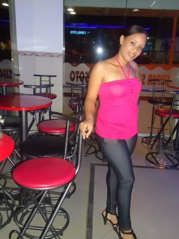 Mujer de 36 busca hombre para hacer pareja en Santo Domingo, República Dominicana
