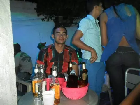 Chico de 35 busca chica para hacer pareja en Cartagena, Colombia
