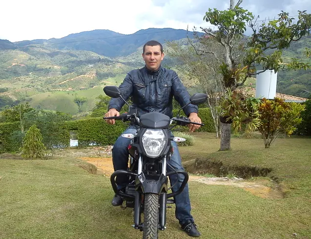 Hombre de 43 busca mujer para hacer pareja en Medellin, Colombia