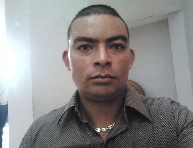 Chico de 32 busca chica para hacer pareja en Caracas, Venezuela