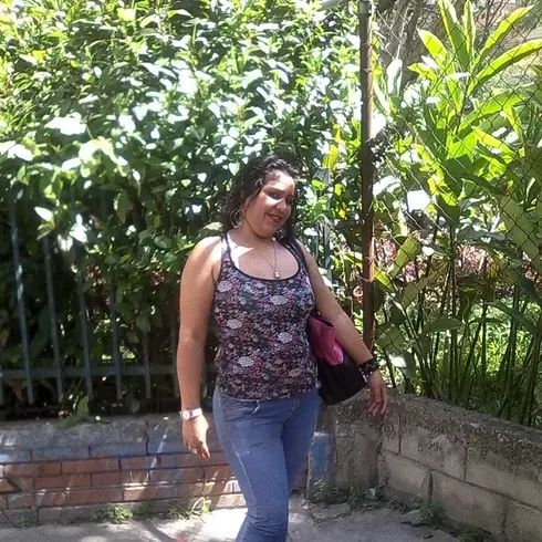 Chica de 29 busca chico para hacer pareja en Caracas, Venezuela