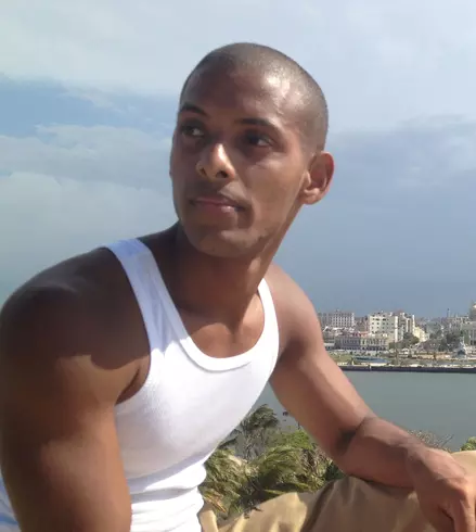 Chico de 34 busca chica para hacer pareja en Centro habana, Cuba