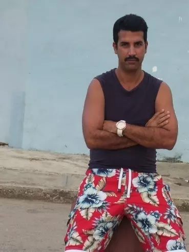 Hombre de 48 busca mujer para hacer pareja en Cuba