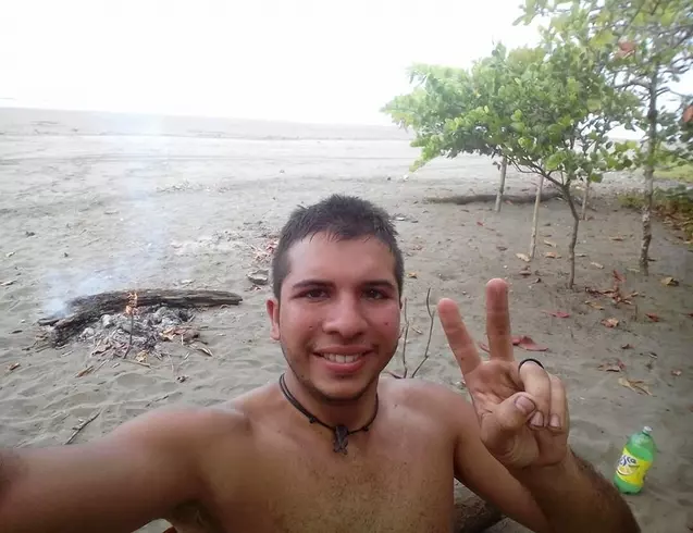 Chico de 33 busca chica para hacer pareja en Uruca, Costa Rica