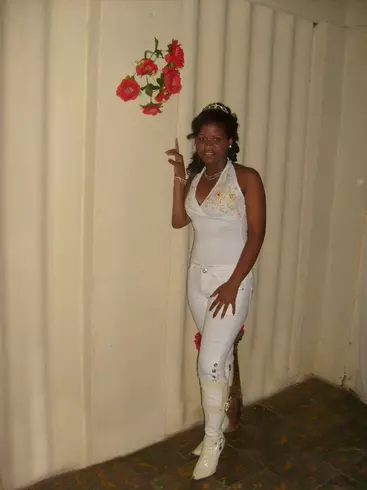 Chica de 30 busca chico para hacer pareja en Holguín, Cuba