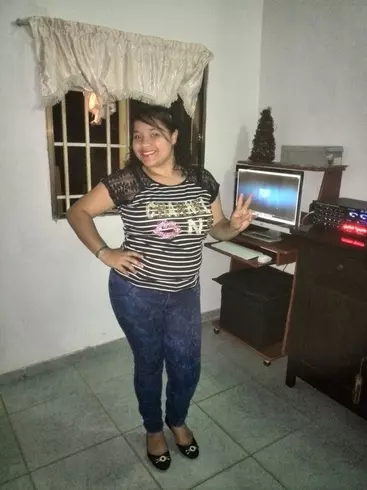 Chica de 26 busca chico para hacer pareja en Caracas, Venezuela