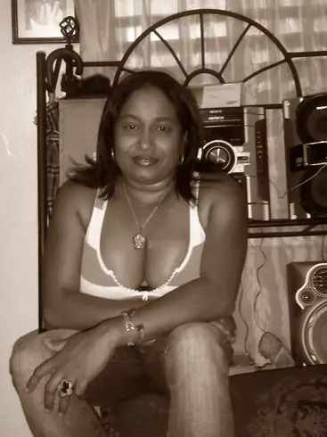 Mujer de 44 busca hombre para hacer pareja en Bonao, República Dominicana
