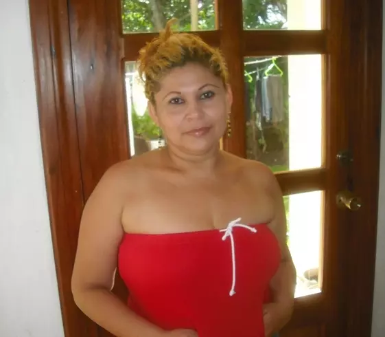 Mujer de 43 busca hombre para hacer pareja en Diriamba, Panamá