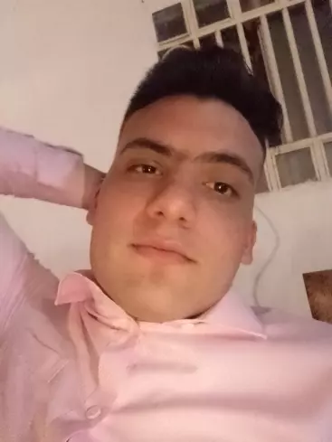 Chico de 25 busca chica para hacer pareja en Colombia