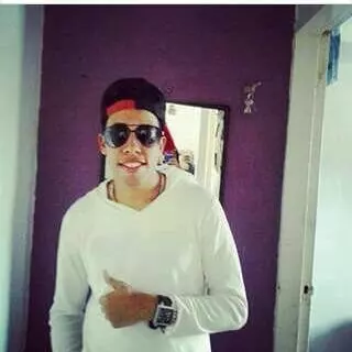 Chico de 31 busca chica para hacer pareja en Caracas, Venezuela