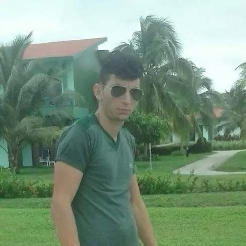 Chico de 28 busca chica para hacer pareja en Holguin, Cuba
