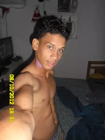 Chico de 30 busca chica para hacer pareja en Bolivar, Venezuela