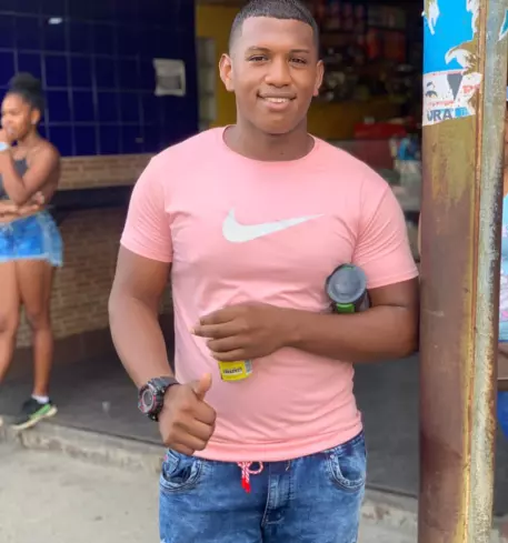 Chico de 22 busca chica para hacer pareja en Venezuela