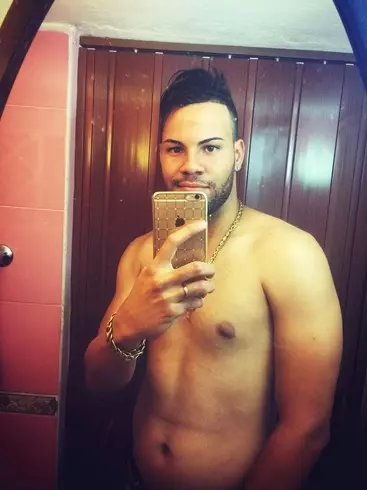 Chico de 31 busca chica para hacer pareja en La Habana, Cuba