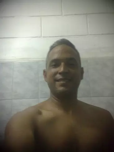 Hombre de 48 busca mujer para hacer pareja en Valencia, Venezuela