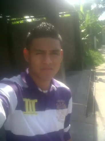 Chico de 28 busca chica para hacer pareja en Caracas, Venezuela