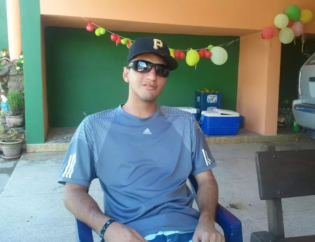 Chico de 34 busca chica para hacer pareja en Caracas, Venezuela