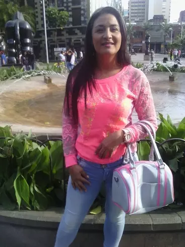 Mujer de 37 busca hombre para hacer pareja en Medellin, Colombia