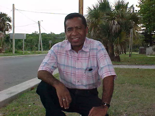 Hombre de 79 busca mujer para hacer pareja en San salvador, Salvador